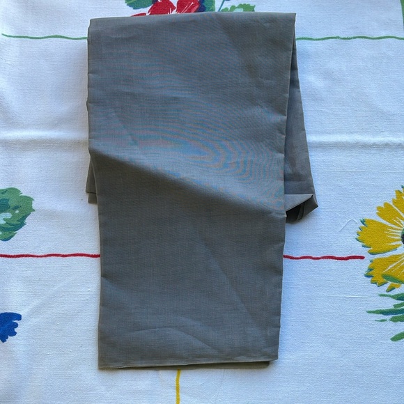 Vintage organdy (ca 1950's) gray fabric remnant, 38” wide, 1 yard - Picture 2 of 4
